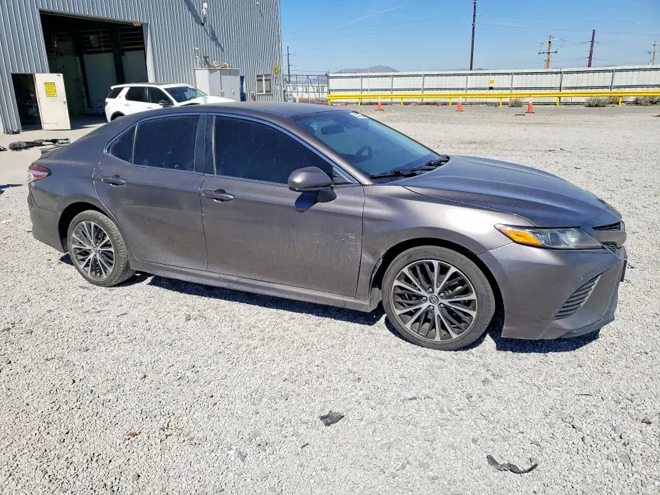 2019 TOYOTA CAMRY SE  