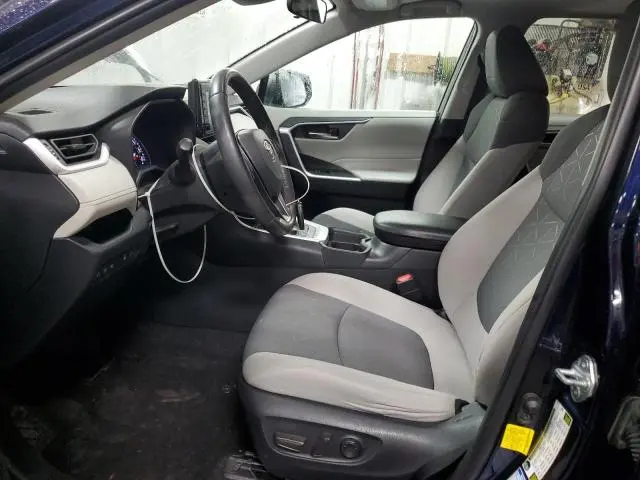 2021 TOYOTA RAV4 XLE  