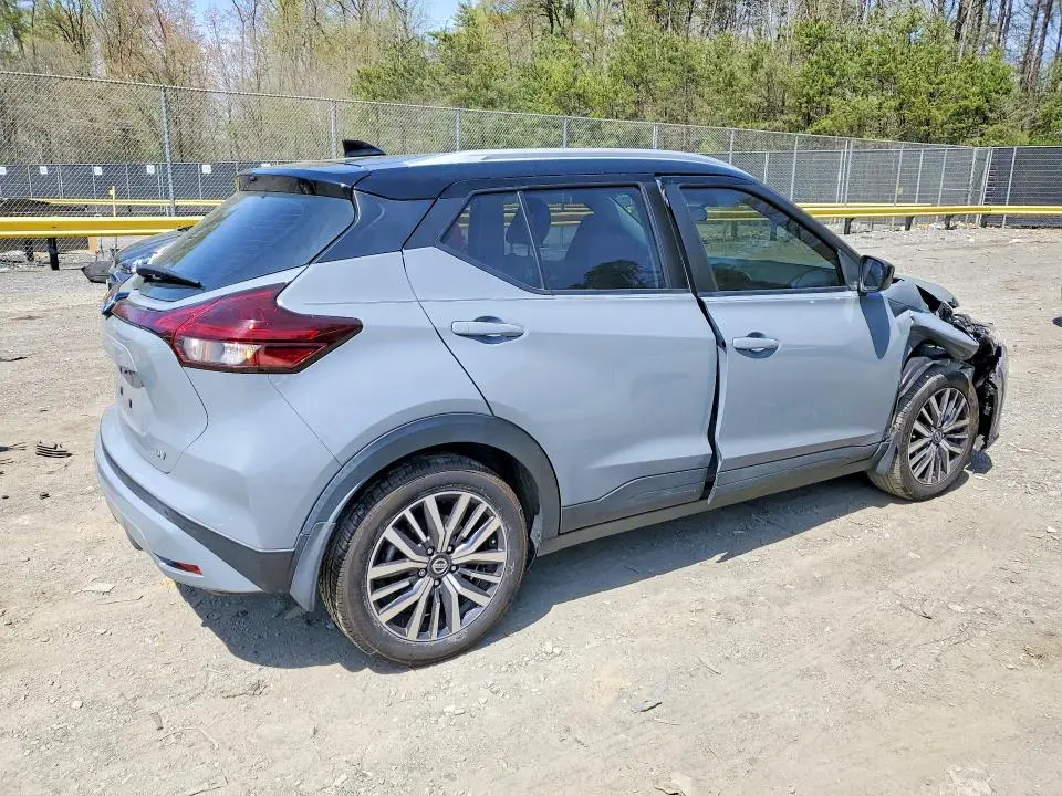 2021 NISSAN KICKS SV  
