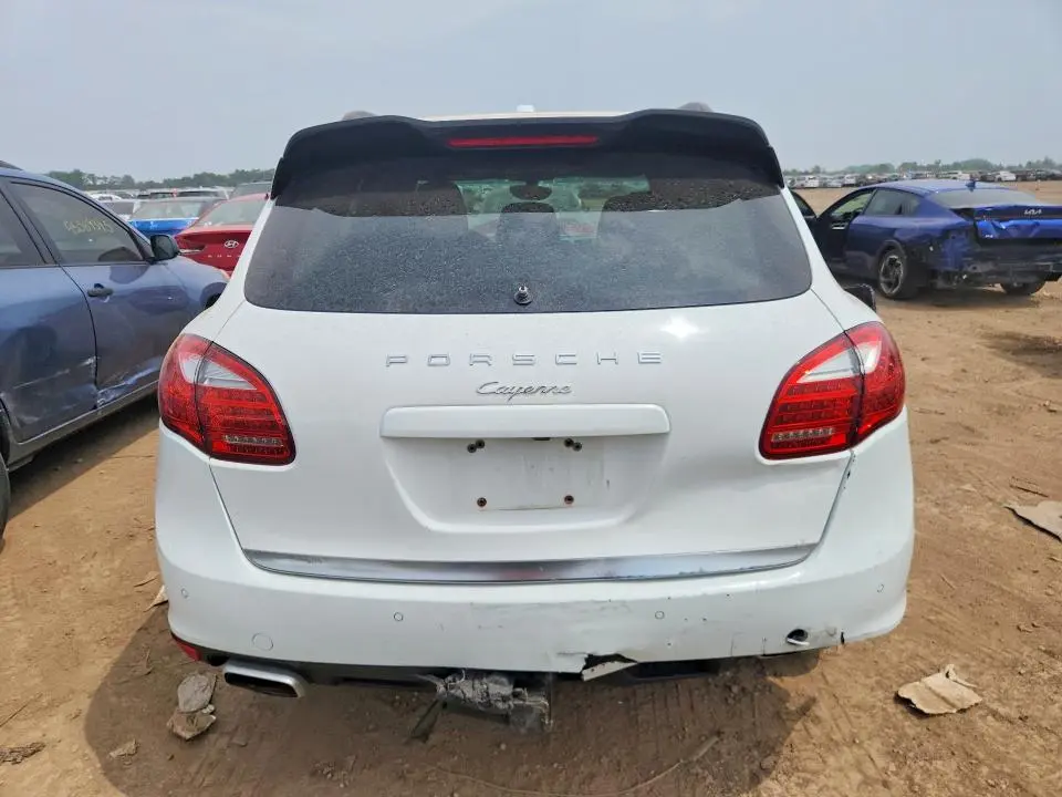 2014 PORSCHE CAYENNE   