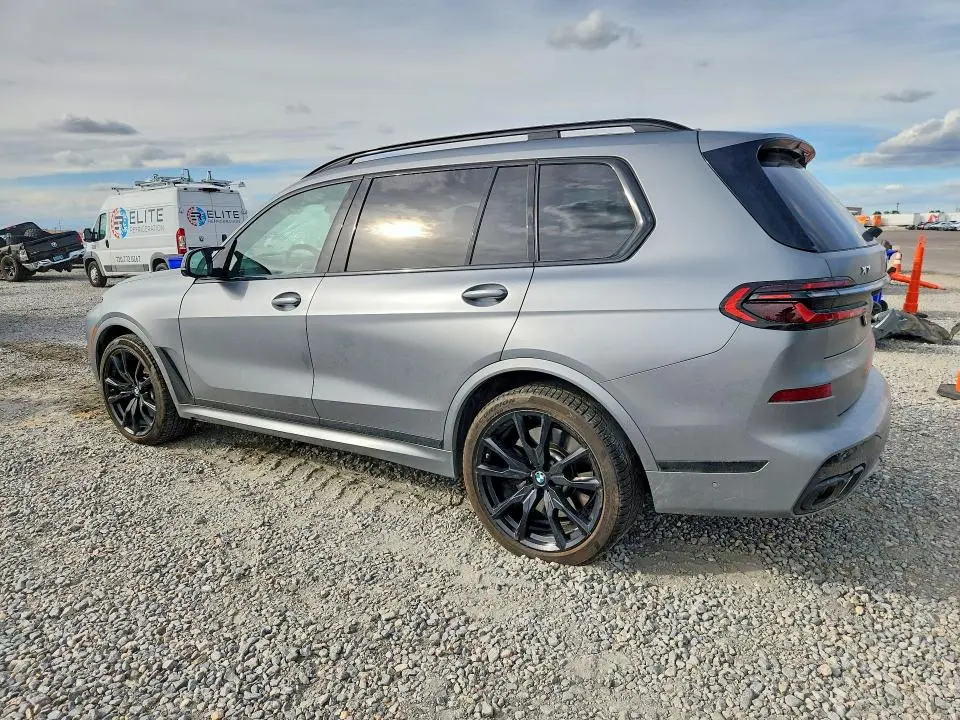 2025 BMW X7 M60I  