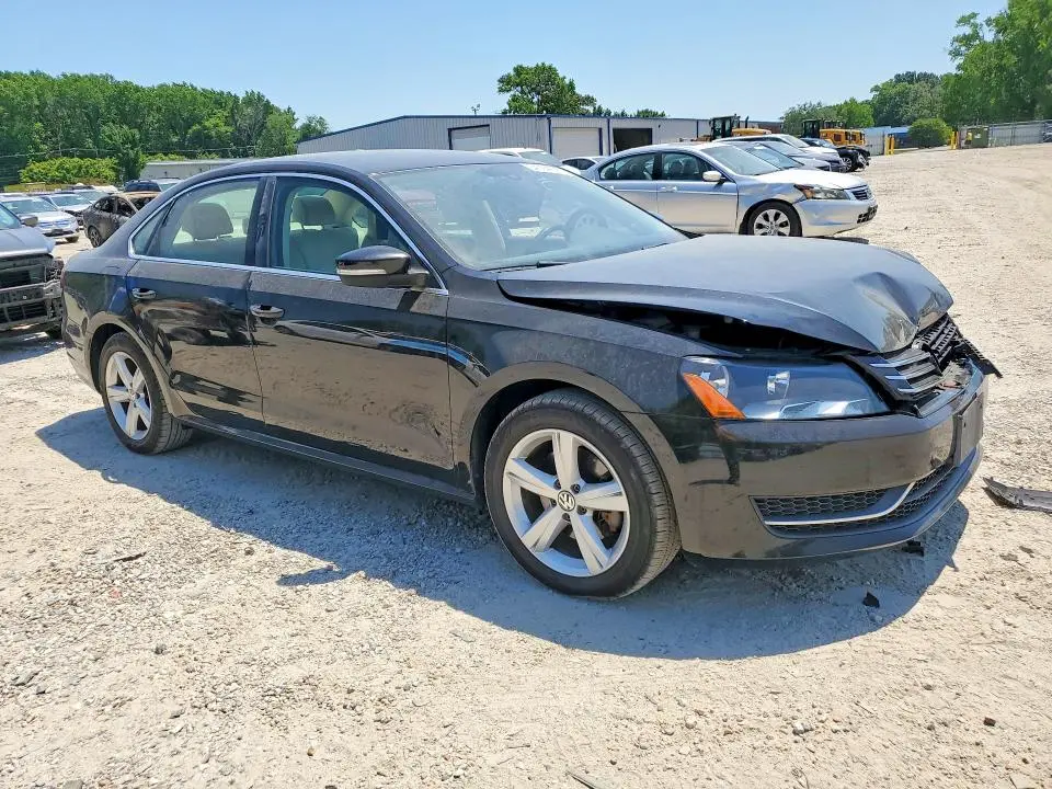 2013 VOLKSWAGEN PASSAT SE  