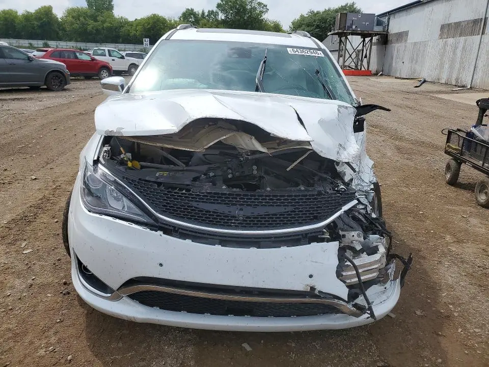 2017 CHRYSLER PACIFICA LIMITED  