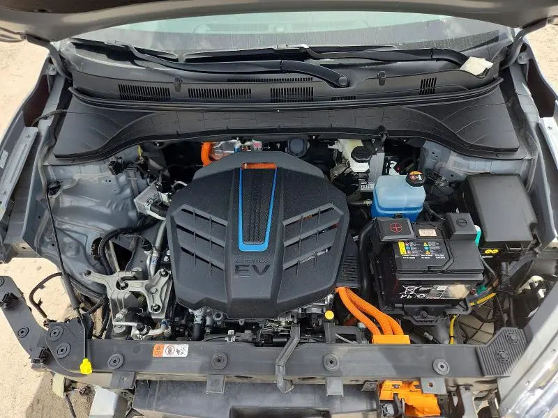 2023 HYUNDAI KONA SE  