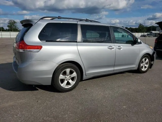 2014 TOYOTA SIENNA LE  