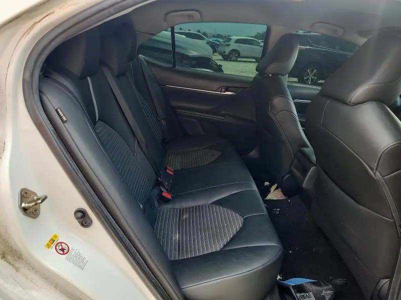 2018 TOYOTA CAMRY SE  