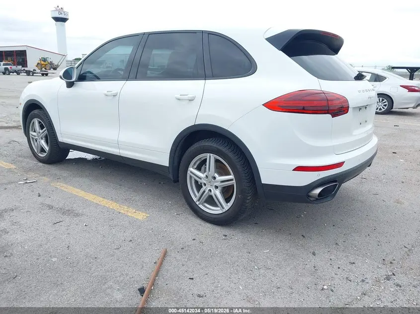 2016 PORSCHE CAYENNE  