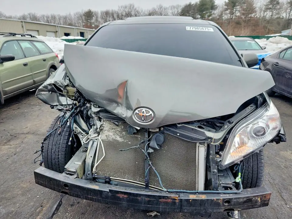 2011 TOYOTA SIENNA XLE 8-PASSENGER  
