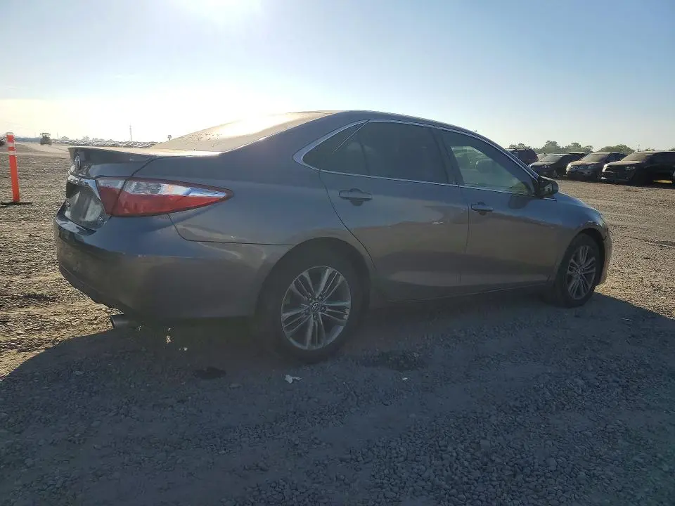 2016 TOYOTA CAMRY SE  