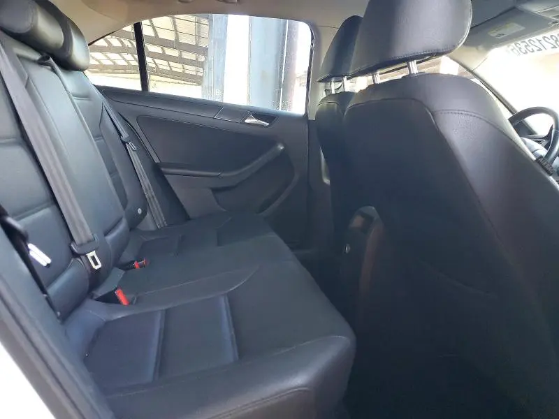 2012 VOLKSWAGEN JETTA SE  