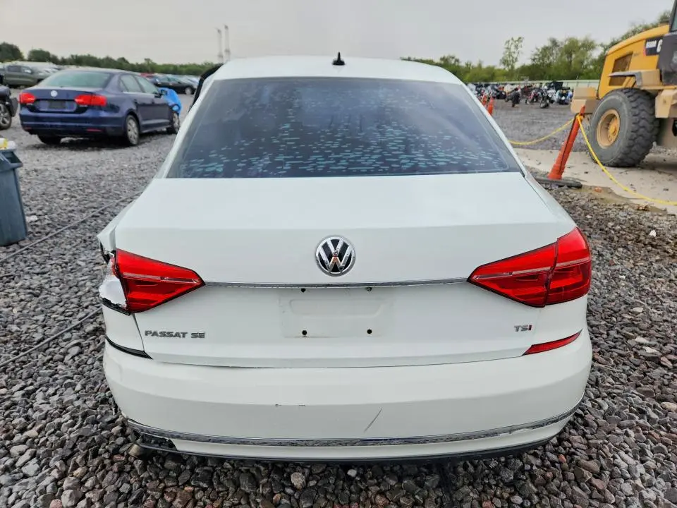 2016 VOLKSWAGEN PASSAT SE  