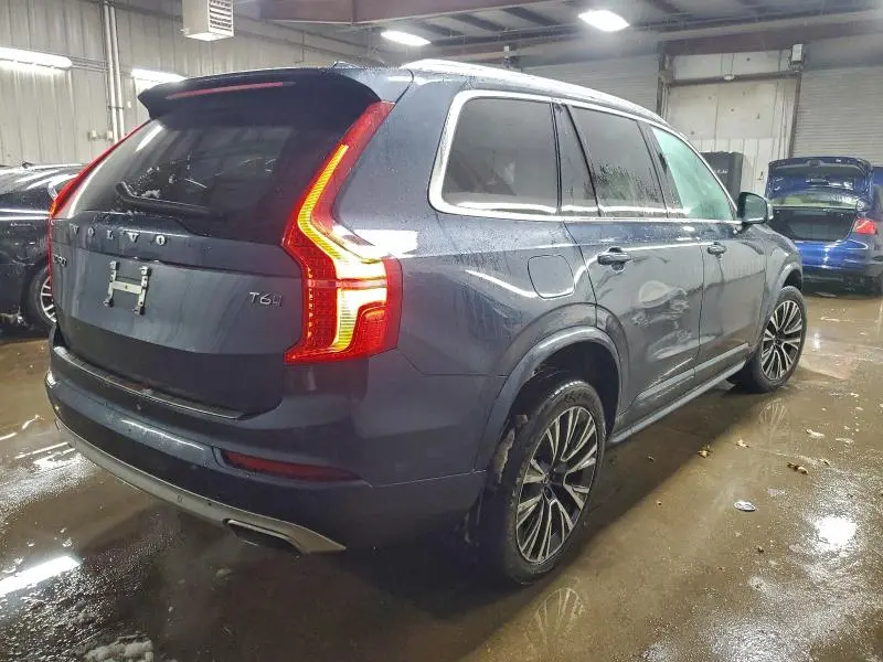 2021 VOLVO XC90 T6 MOMENTUM  