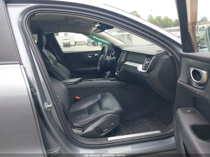 2020 VOLVO V60 CROSS COUNTRY T5
