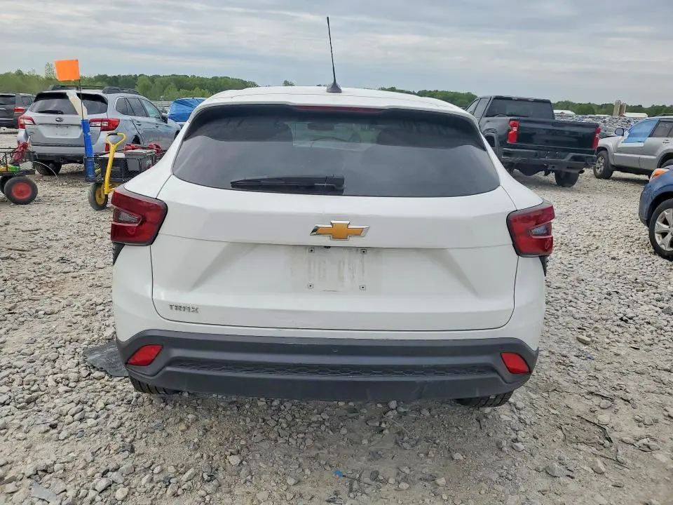 2024 CHEVROLET TRAX LS  