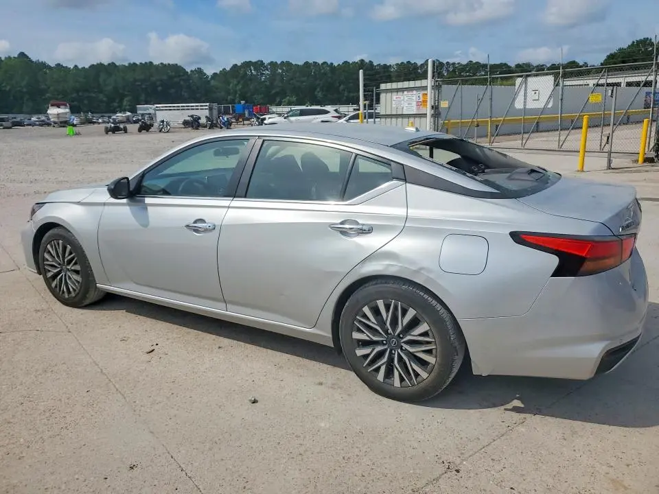 2024 NISSAN ALTIMA SV  