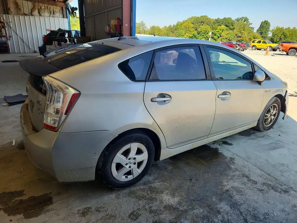 2010 TOYOTA PRIUS III  