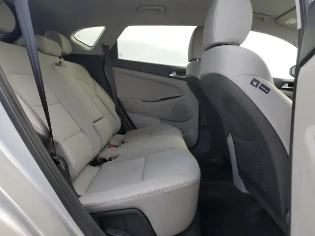 2021 HYUNDAI TUCSON SE  