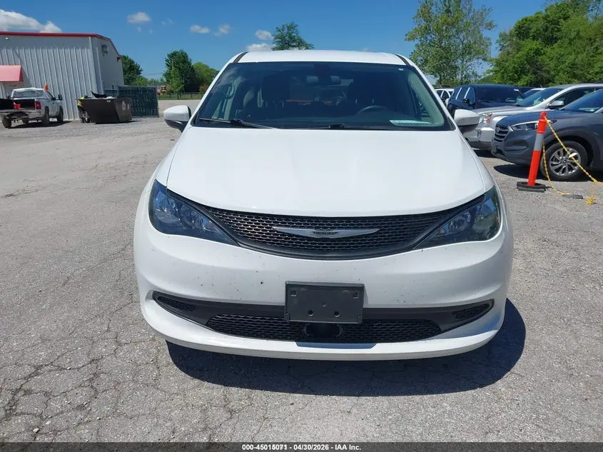 2022 CHRYSLER VOYAGER LX