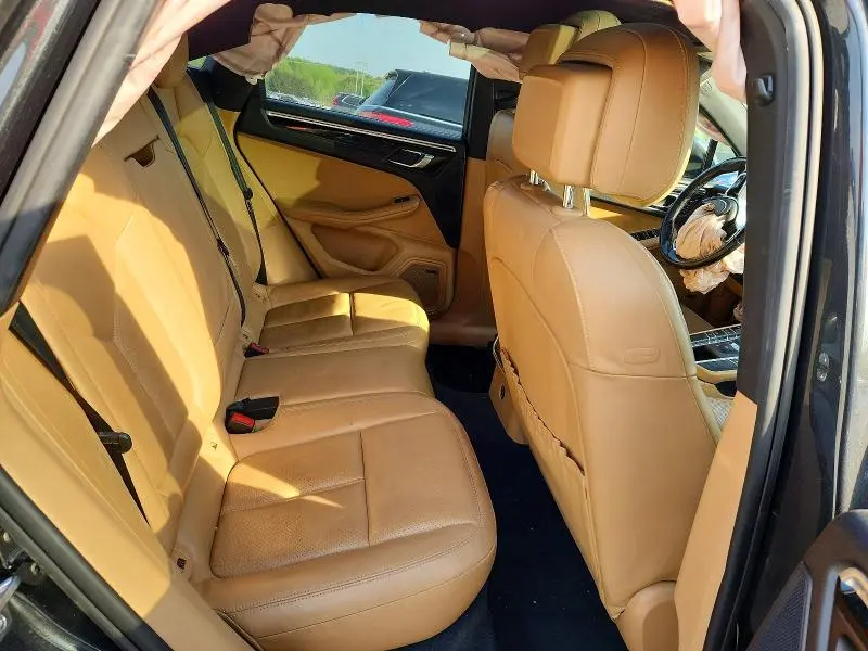 2017 PORSCHE MACAN   