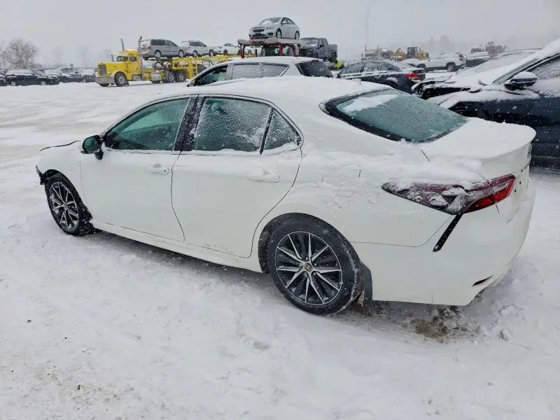 2022 TOYOTA CAMRY XLE  
