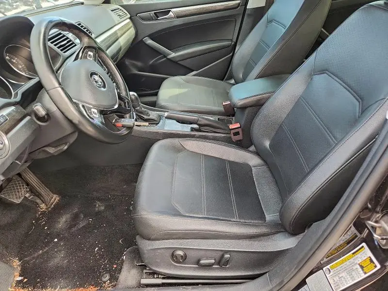 2017 VOLKSWAGEN PASSAT SE  