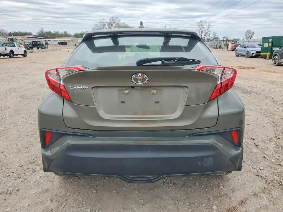 2021 TOYOTA C-HR XLE  