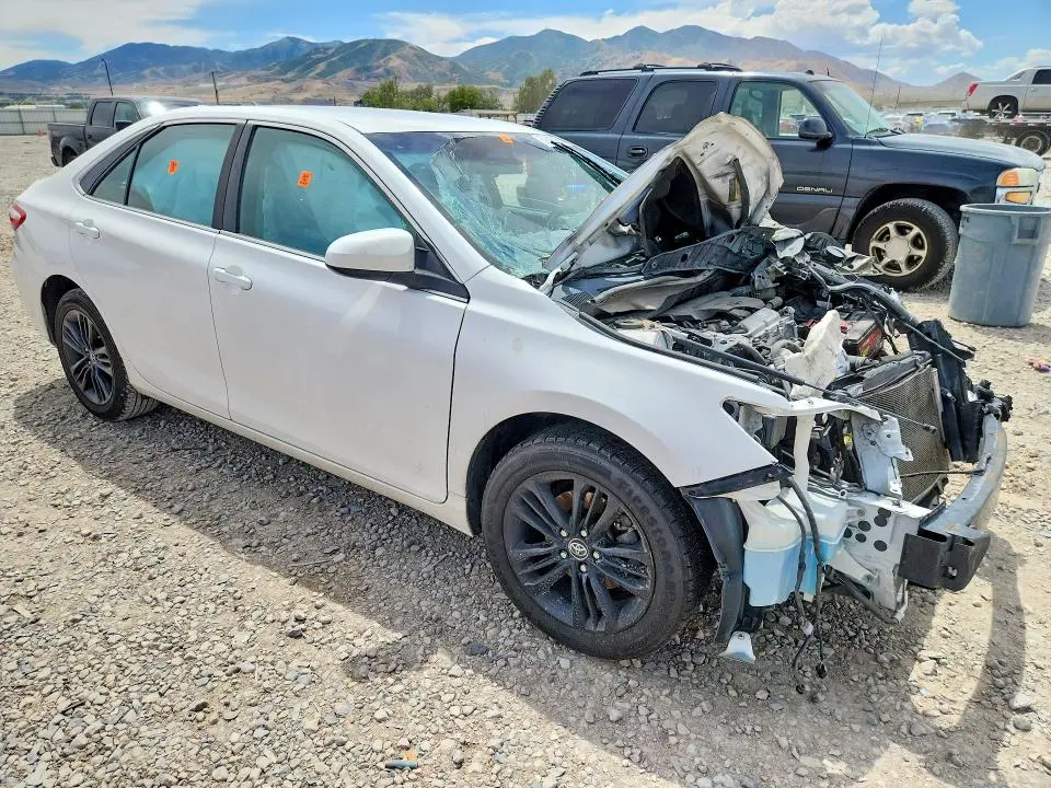 2015 TOYOTA CAMRY SE  