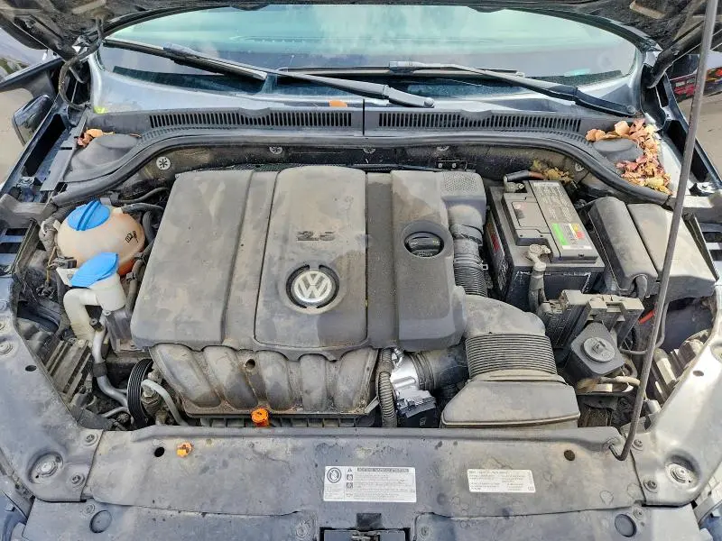 2013 VOLKSWAGEN JETTA SE  