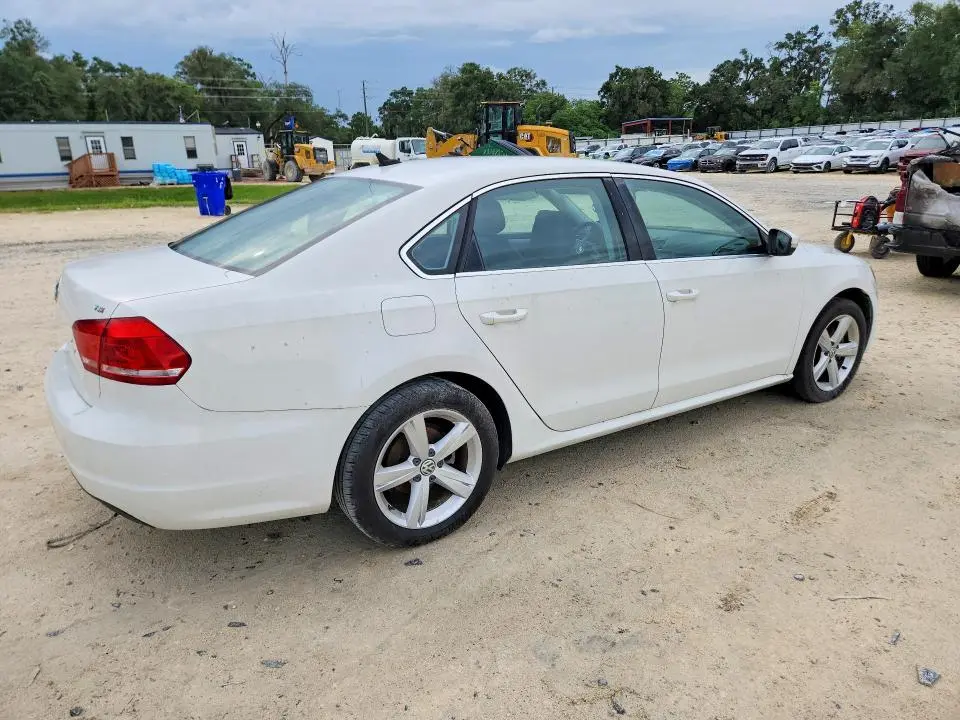 2015 VOLKSWAGEN PASSAT S  