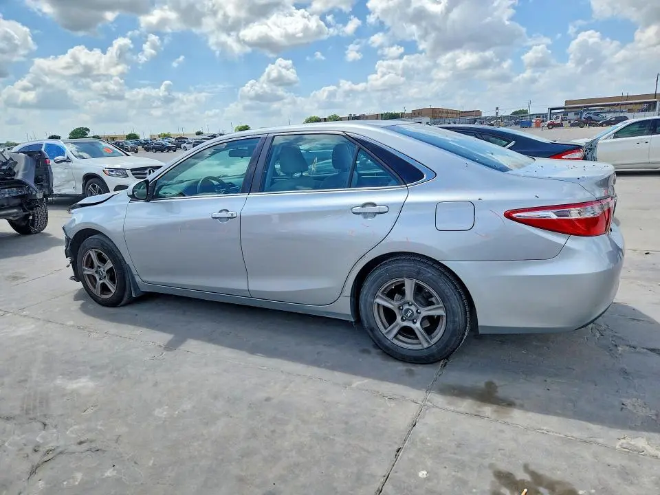 2015 TOYOTA CAMRY LE  