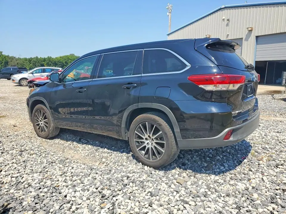 2018 TOYOTA HIGHLANDER SE  