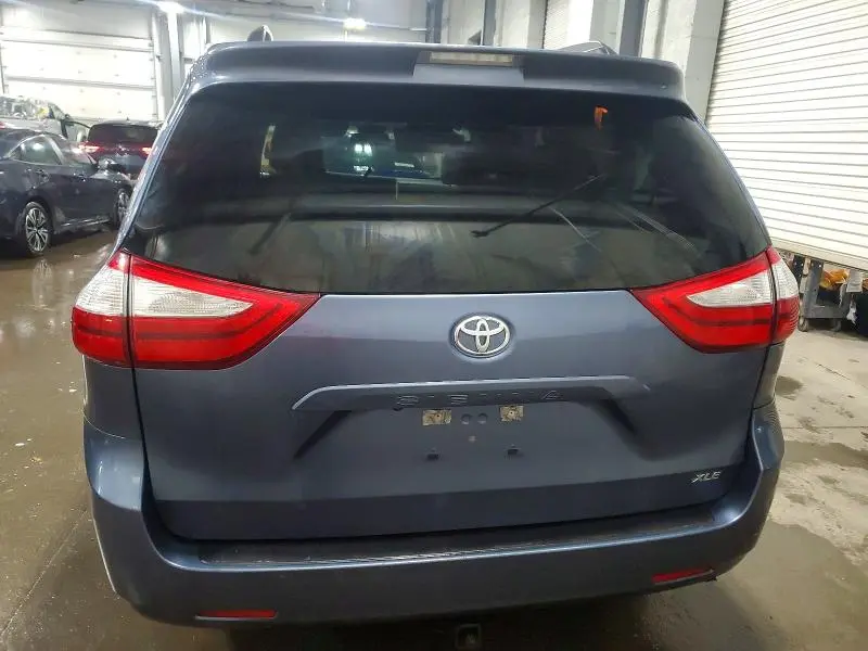 2015 TOYOTA SIENNA XLE  