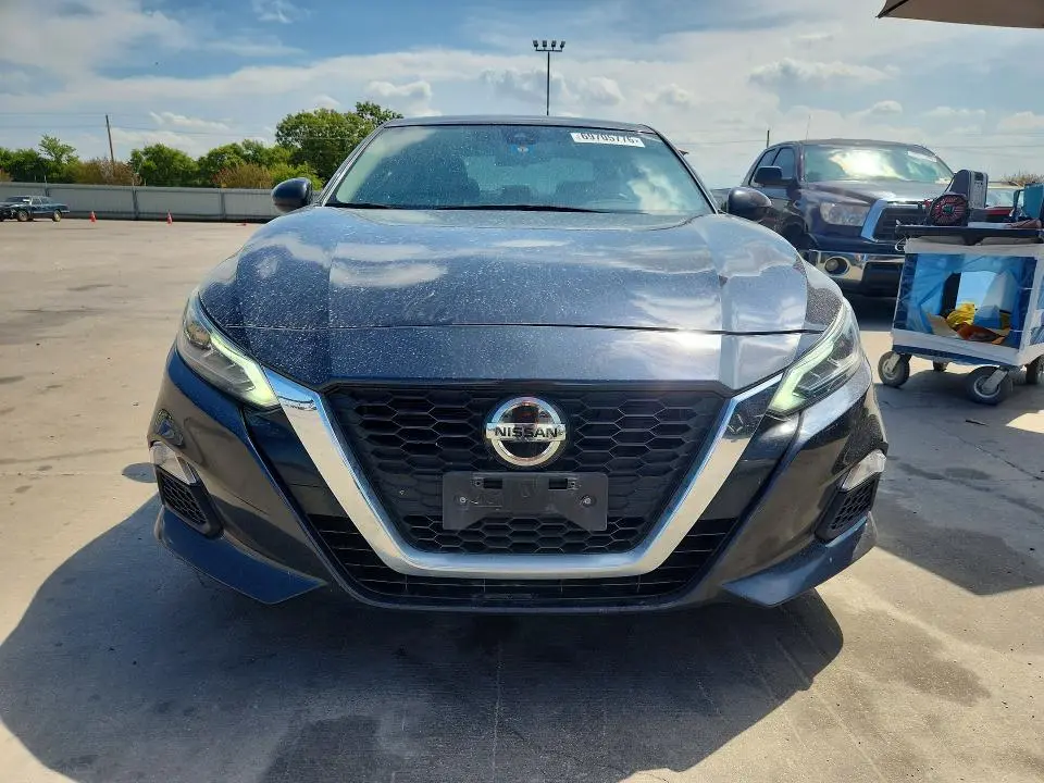 2022 NISSAN ALTIMA SV  