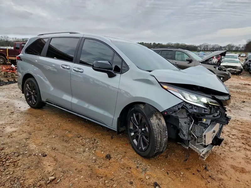 2025 TOYOTA SIENNA XSE  