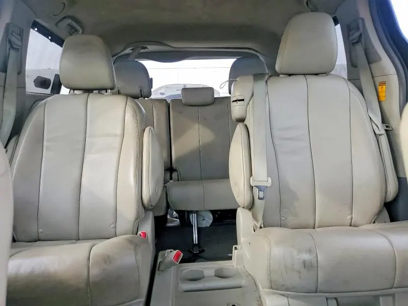 2014 TOYOTA SIENNA XLE 8-PASSENGER  