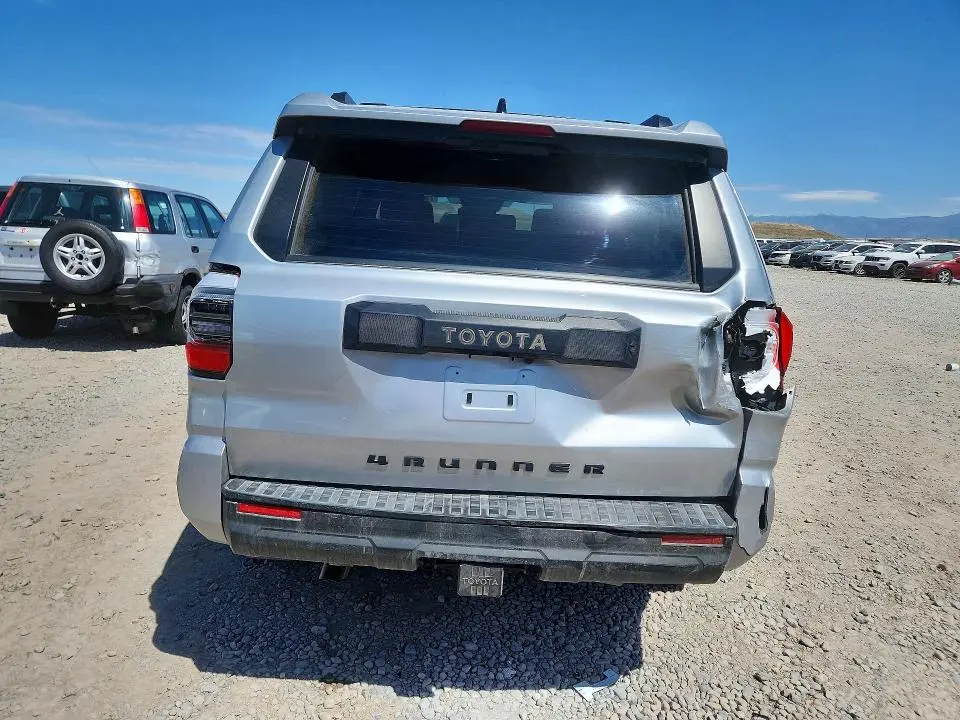 2025 TOYOTA 4RUNNER SR5  