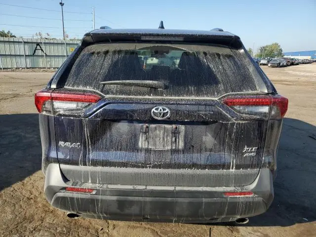 2021 TOYOTA RAV4 XLE  