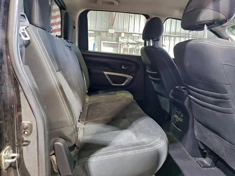 2017 NISSAN TITAN SV  