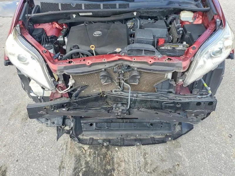 2019 TOYOTA SIENNA XLE PREMIUM 8-PASSENGER  