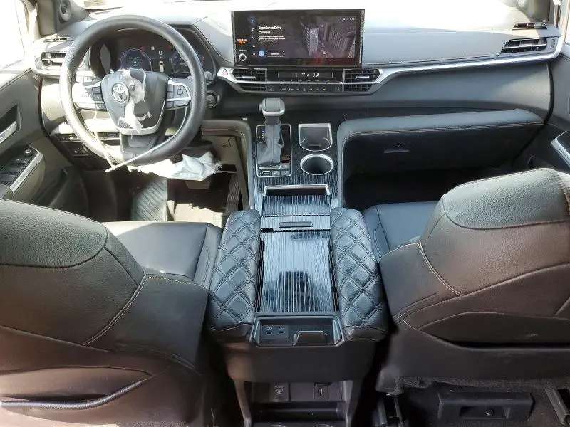 2025 TOYOTA SIENNA WOODLAND EDITION  