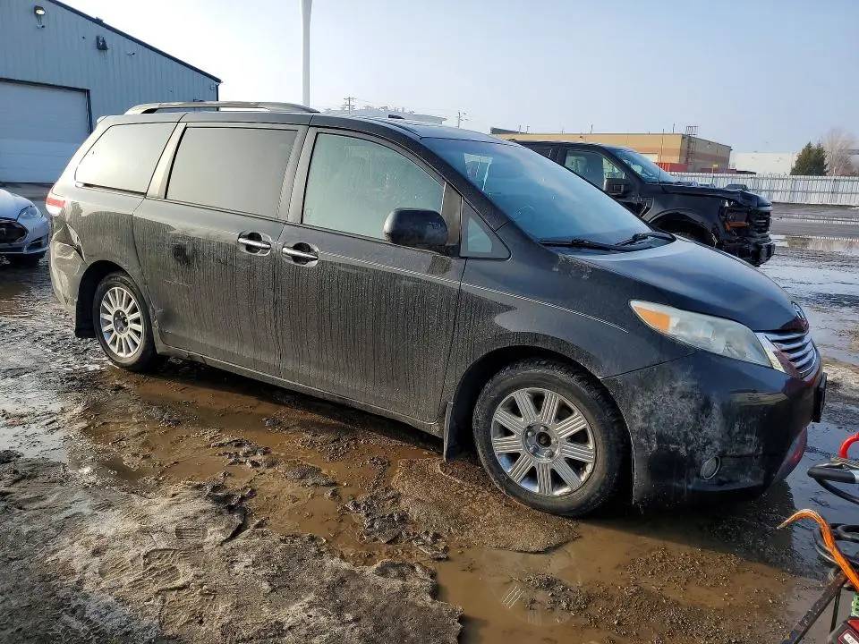 2011 TOYOTA SIENNA XLE  