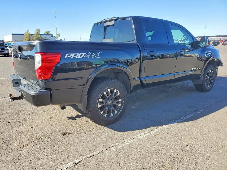 2017 NISSAN TITAN PRO-4X  