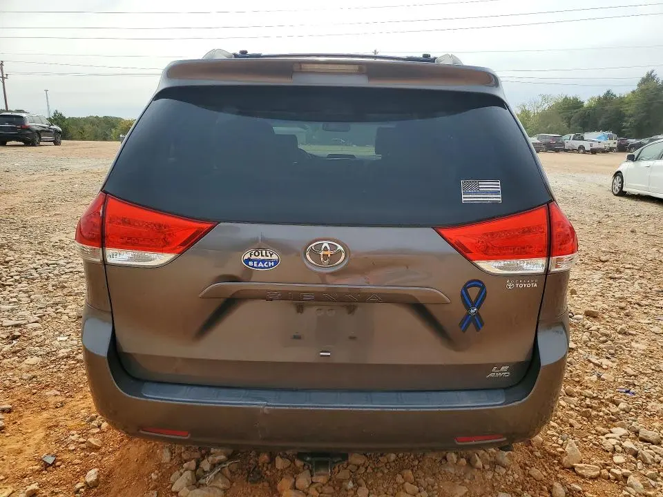 2012 TOYOTA SIENNA LE  