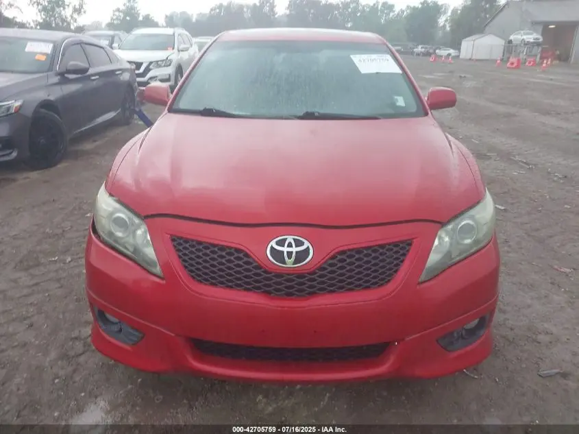 2011 TOYOTA CAMRY SE