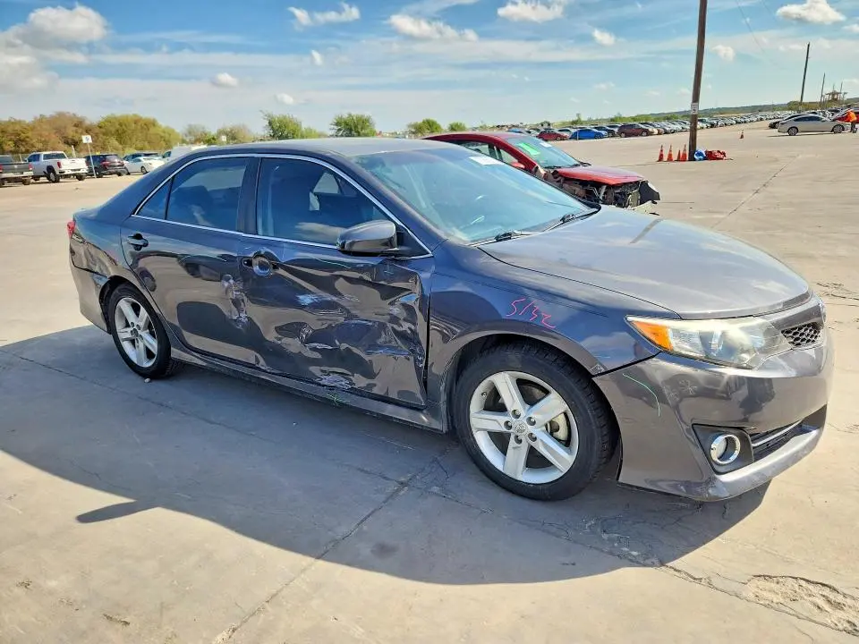 2012 TOYOTA CAMRY SE  