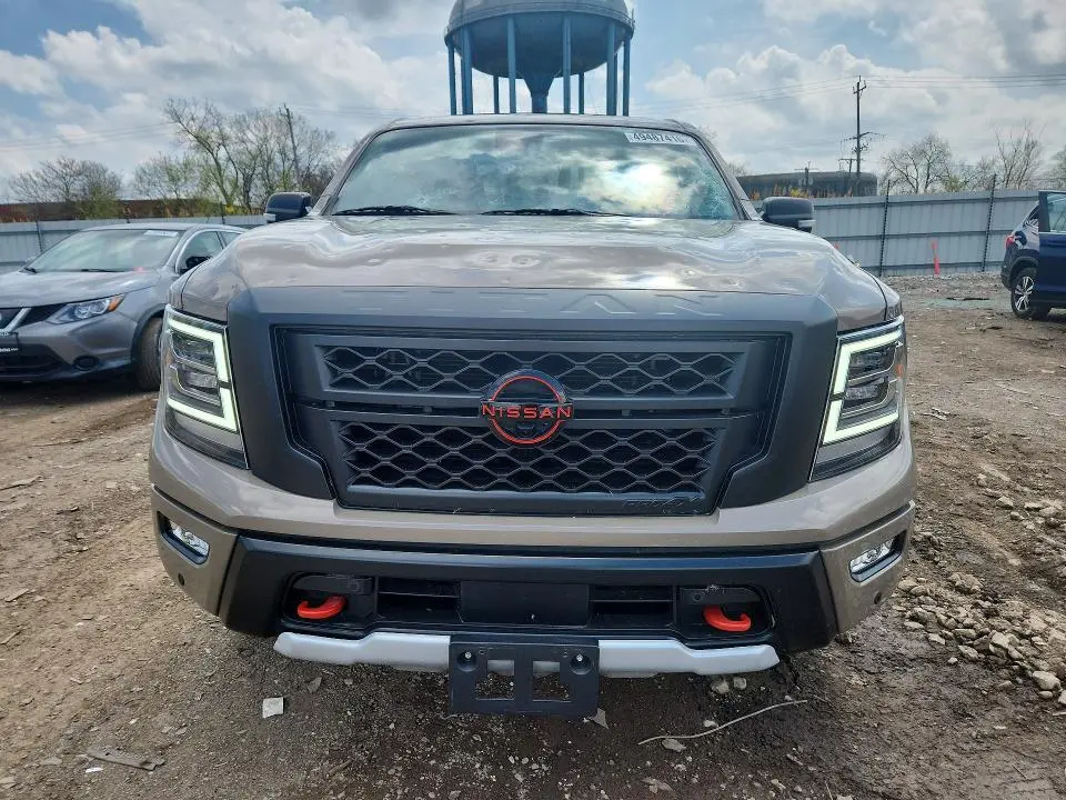 2024 NISSAN TITAN PRO-4X  