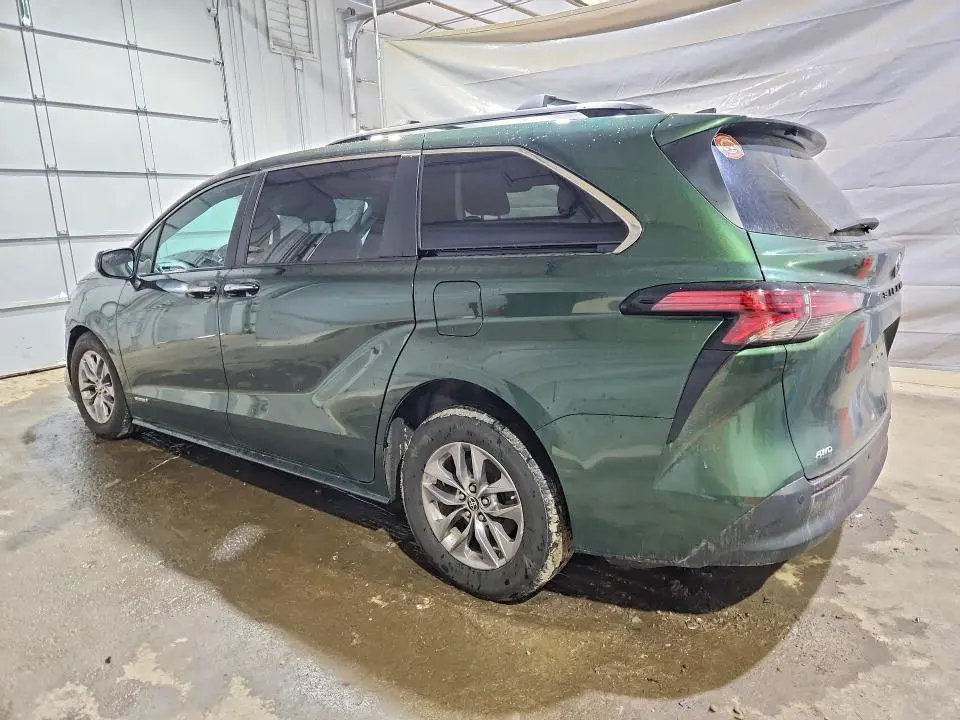 2021 TOYOTA SIENNA   