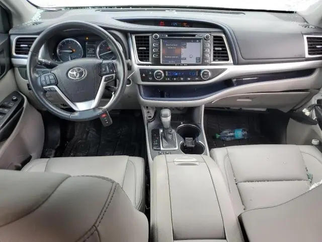 2019 TOYOTA HIGHLANDER SE  