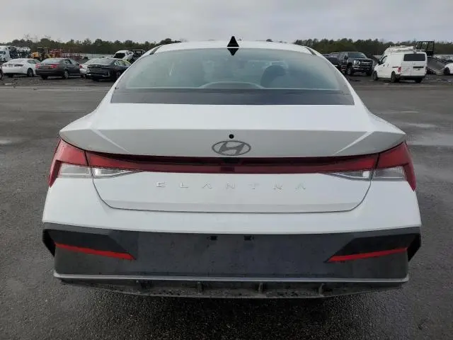 2024 HYUNDAI ELANTRA SE  