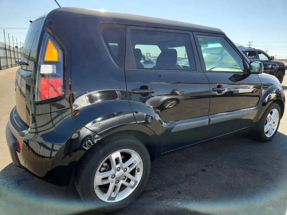2011 KIA SOUL +  